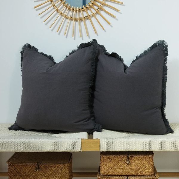 Pakke med 2 dekorativt naturligt linned pudebetræk med kvastbeklædning Farmhouse Boho frynsede firkantet pudebetræk til sofa sofa 18 x 18 tommer mørkegrå