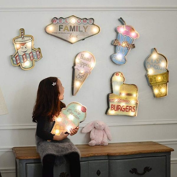 Vintage käsintehty metallimarquee kohokuvioitu tinalaatta, metalli LED-kyltti koristeellinen baari LED-metalliseinän valokyltti teollinen tyyli valaistu kyltti (perhe)