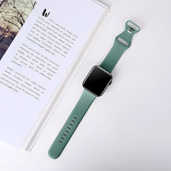 Bånd, der er kompatible med Apple Watch 42 mm 44 mm 45 mm 49 mm, erstatningsarmbånd til sportstilbehør blødt silikone til kvinder mænd（Pine Green）