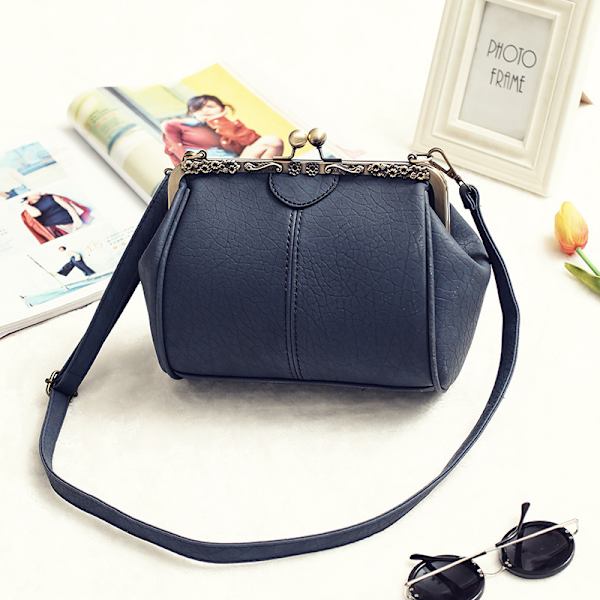 Retro Hollow Handväska för Kvinnor Läder Axelväska Kväll Kuvertväska Kiss Lock Stängning Crossbody Väska Handväska