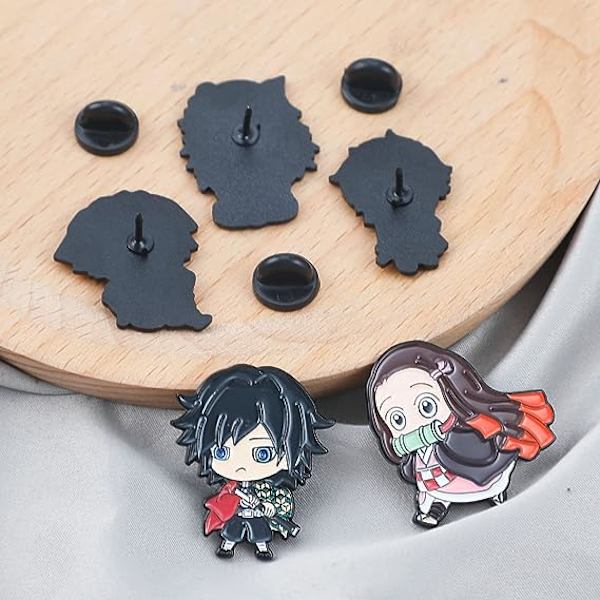 Anime Slayer Brosch 5 st söta emalj knappnålar Kamado Nezuko Zenitsu Hashibira Inosuke Anime Slayer Present till barn kvinnor kläder ryggsäck