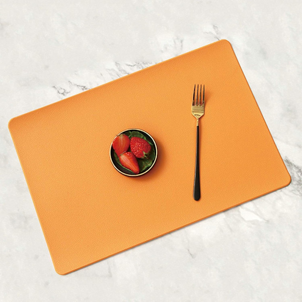 Set med 2 orange placemattor, 45x30 cm, PVC-placemattor, modernt konstläder, hem, hotell, café, restaurang, vattentät
