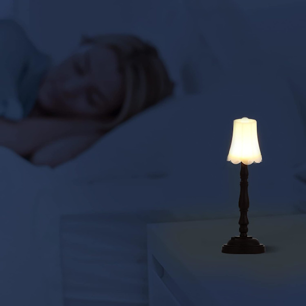 Dukkehus Gulvlampe 1:12 LED Miniatyr Gulvlampe Dekorativ Lykt Møbeldekorasjon Mikro Landskap Fe Hage Tilbehør