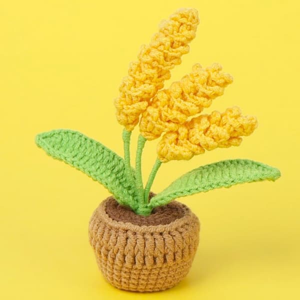 Håndheklet potte-lavendel – mini kunstig lavendel, rustikk stil (gul) yellow