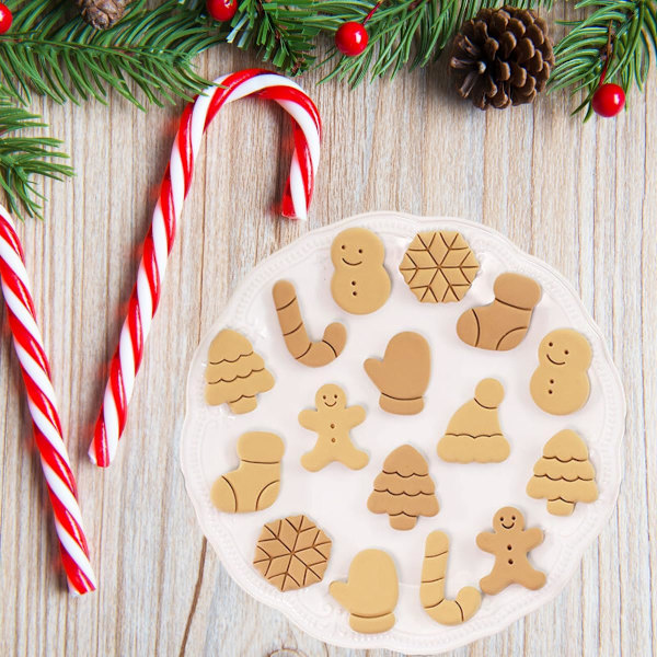 Jul Cookie Cutters Set om 8, Squeezable Plast Jul Cookie Cutters, Julgran, Snögubbe, Pepparkaksgubbe, Sockhandskar, Strumphätta