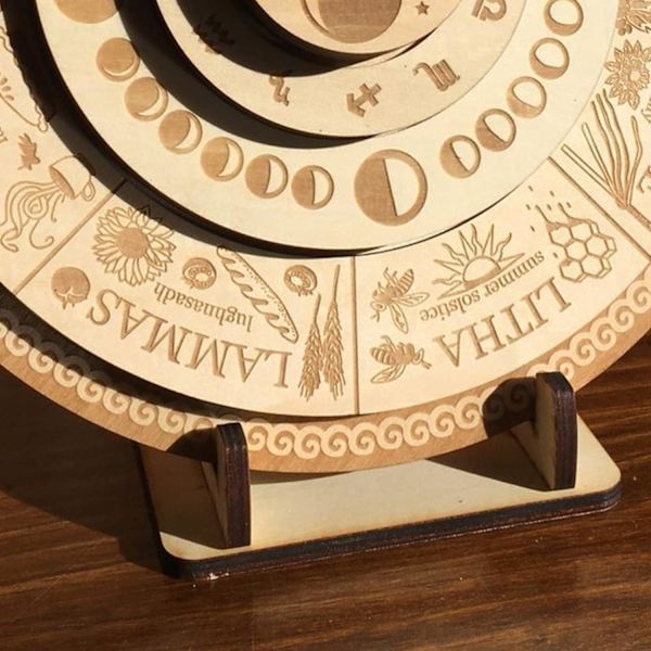 Hjul av året Hednisk häxa Wiccan kalender Kalender Kristallnät Nät Träplatta Divinationsverktyg Utmanande gåvahjul