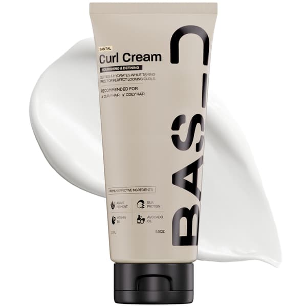 BASED Curl Cream | Määrittää ja kosteuttaa hiukset välittömästi | Yksinkertainen ja tehokas – BASED. Tarvitset vain yhden pullon.