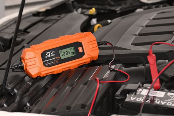 Bilbatteriladdare - XLPT - 4A - 70W - 12V - 3 m - IP65 - Matningsläge - Digital display