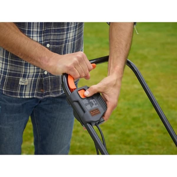BLACK & DECKER Gräsklippare 32cm 1200W BEMW451