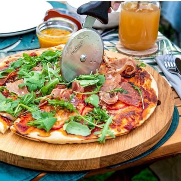 Perforerad pizzatallrik och hjulsats - FACKELMANN PROFESIONAL - 32 cm