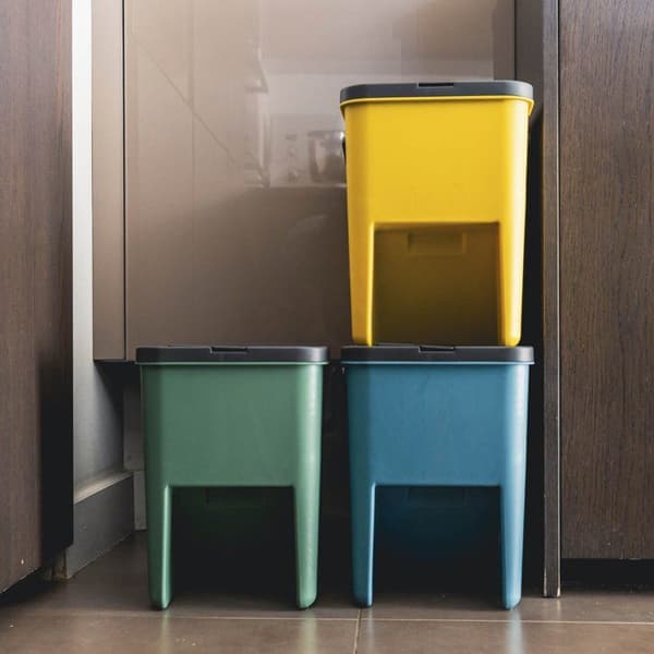 Set med 3 stapelbara BERGEN plaståtervinningskärl - 20L - Gul, Grön & Blå - KITCHEN MOVE