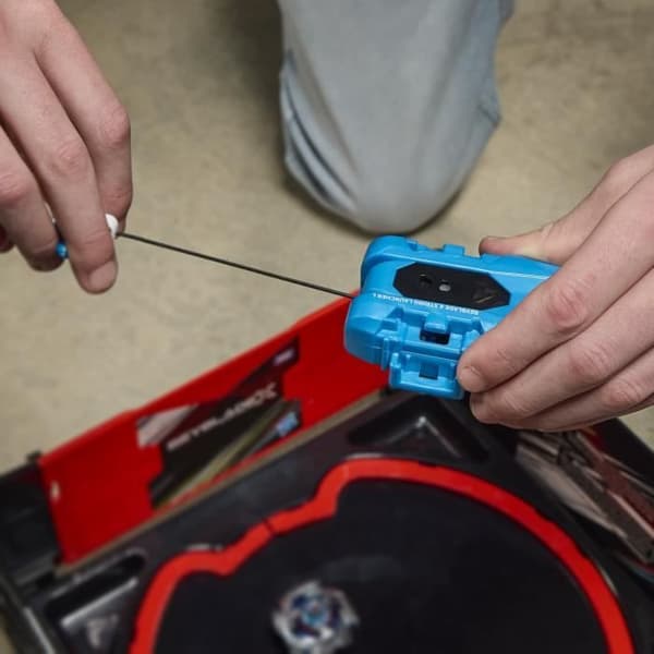 Beyblade X Pack Cobalt Dragoon 2-60C med Deluxe Strängkastare, Vänster Snurrtopp, Ålder 8+