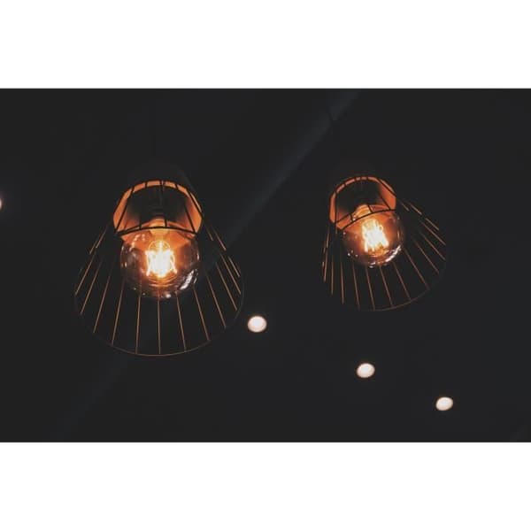 Wi-Fi + BT-lampa, Justerbar vit, E27, 7W - Konyks Antalya Style G80-E27