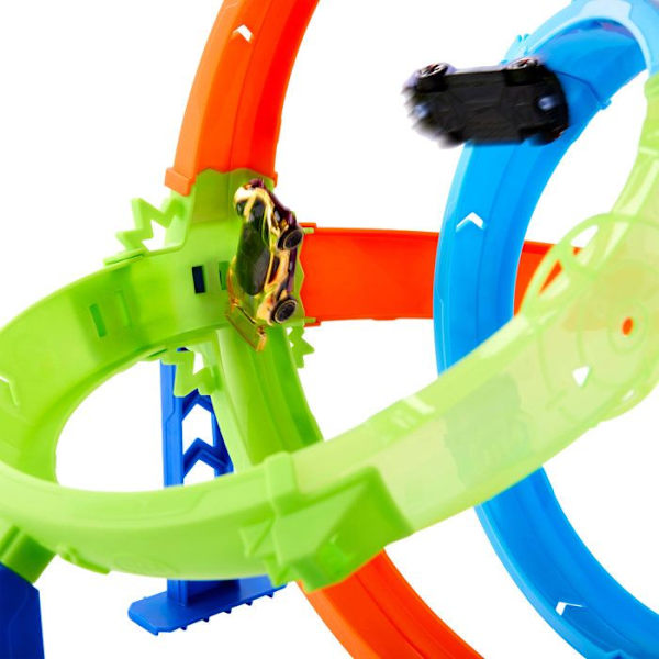 HW CYKLON LOOPING TRACK