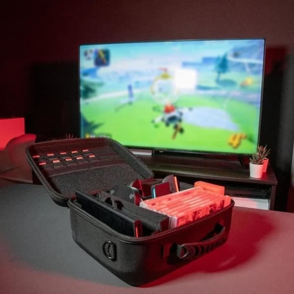 Skydds- och transportväska - KONIX - Big Carry Case Nintendo Switch 2 - Tillbehörsförvaring - 14 spelfack - Svart