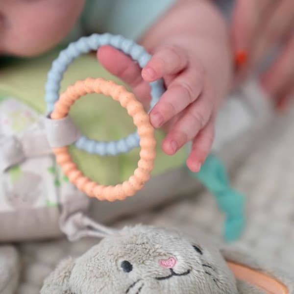 INGENUITY Sylvi Baby lekmatta för mage med multisensoriska leksaker