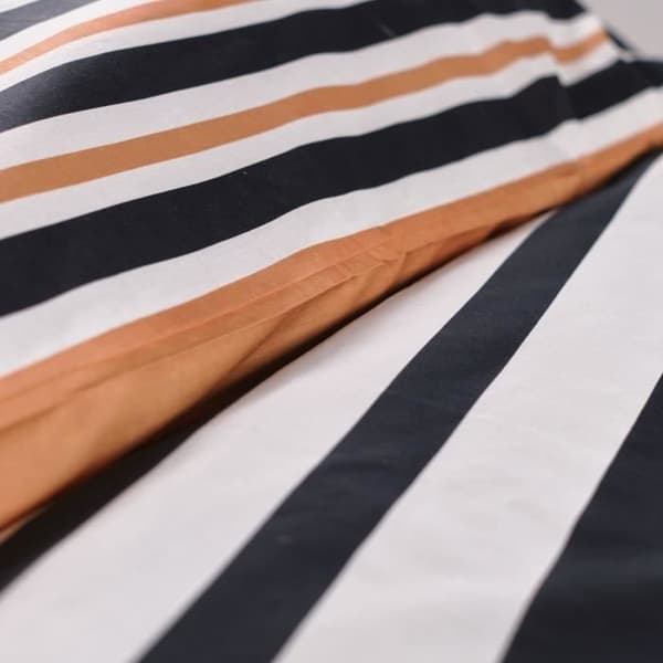 Dubbelsängset -IDAG - 240x200 cm - 100% Bomull - Orange, Svart och Vit
