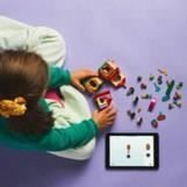 LEGO | Disney 43261 Miniature Encanto House - Kreativt spel för tjejer från 5 år och uppåt