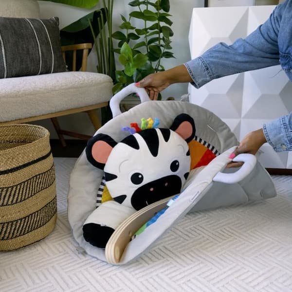 BABY EINSTEIN Zen's Activity Milestones lekmatta med trästång, multisensoriska leksaker, från födseln