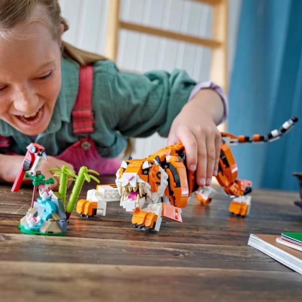 LEGO 31129 Skapare 3-i-1 Hennes Majestät Tigern, Djurleksaker för flickor och pojkar från 9 år och uppåt, Panda, Fiskminifigurer