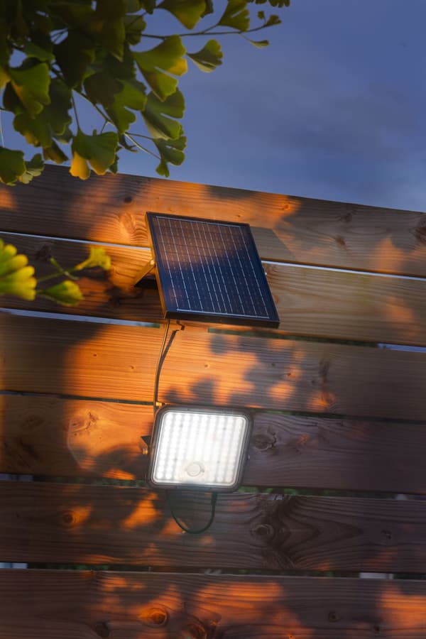 Solcellsdriven LED-strålkastare - GALIX - G2612 - 2000 lumen - Rörelsedetektor och fjärrkontrollpanel