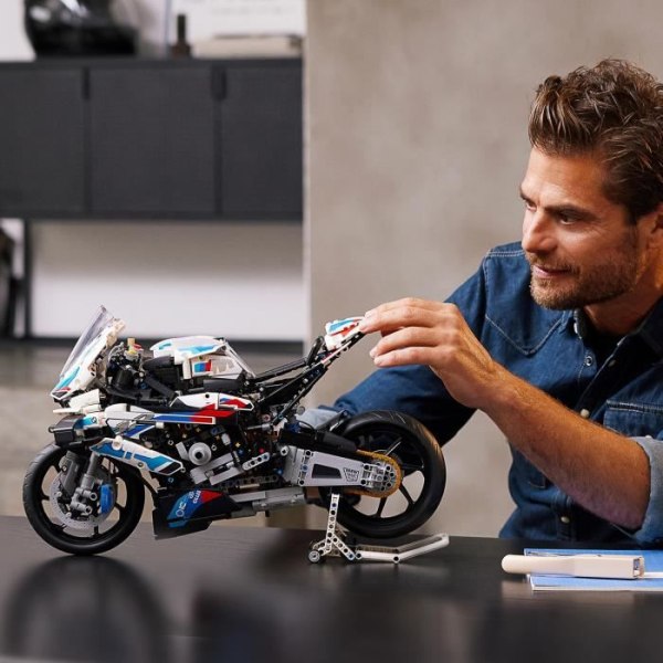 LEGO 42130 Technic BMW M 1000 RR Skalmodell för motorcykel för vuxna, modellbygge och display, presentidé