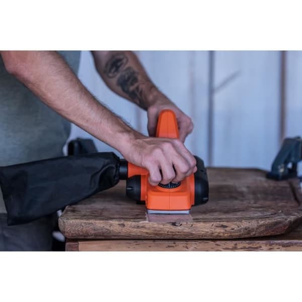 Sladdansluten hyvel - BLACK&DECKER - BEW712-QS - 710W - 82 cm hyvelbredd - Med bärväska