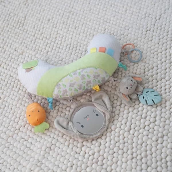 INGENUITY Sylvi Baby lekmatta för mage med multisensoriska leksaker