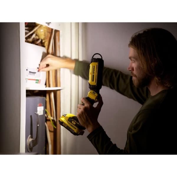 Ficklampa - 18V - STANLEY FATMAX - SFMCL050B-XJ - 3 LED-lampor - 700 lumen - Vridbart huvud - Batteri ingår ej