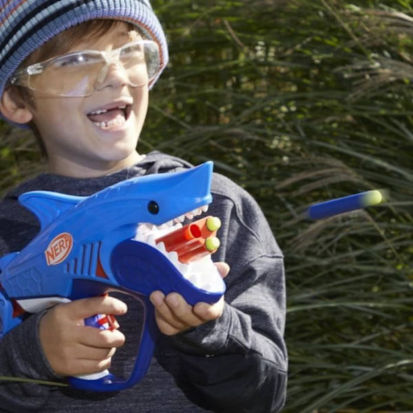 Nerf Junior Wild Sharkfire blaster, lätt att använda, 8 Nerf Elite pilar, från 6 år