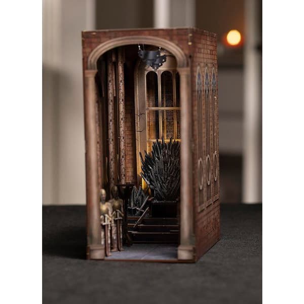 Bokhörna - DIY-kit för att bygga 3D-modell av bokstöd - REVELL - Tiny Adventures - Game of Thrones - Järntronen - LED