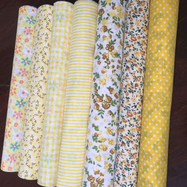 7pcs 25*25cm Cotton Fabric DIY Assorted Squares Pre Cut Bedding Suite Quarters Bundle (Yellow)