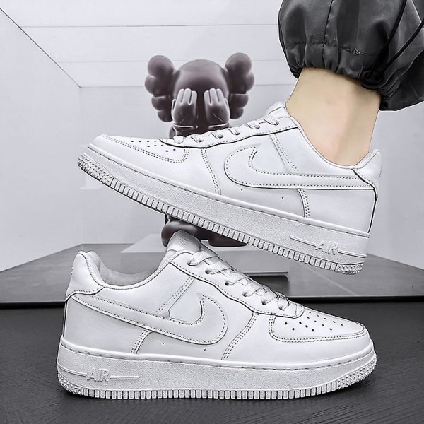 Män Sneakers Andas Kvinnor Skateboard Skor Löpning WhiteRed 44
