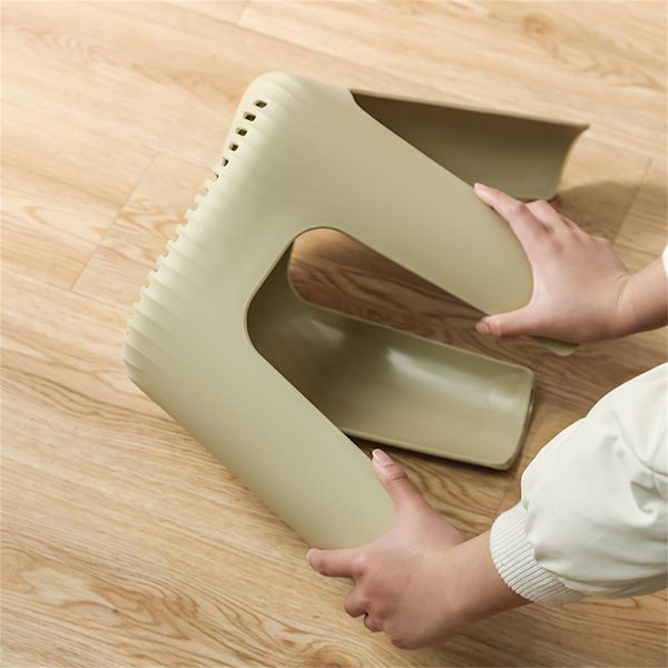 Plastpallar, en nödvändighet i sovsalen, är lämpliga Beige