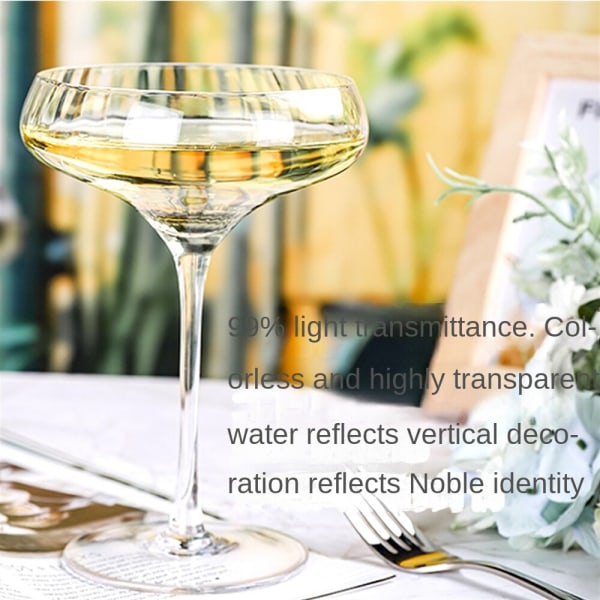 Kristallcocktailglas med vertikala japanska fjärilar