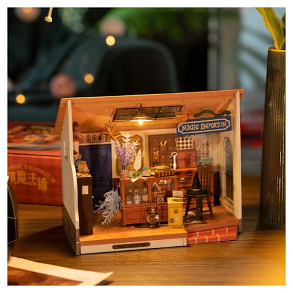 Miniature Hus DIY - Rolife - Kikis Magiske Emporium - 8 år og op - Træmaterialer - Blandet Farvepalette i forskellige nuancer