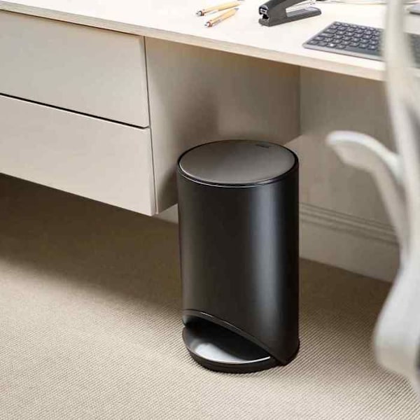 JOSEPH JOSEPH Arc Easy-Push Matte Black Pedal Bin 10L