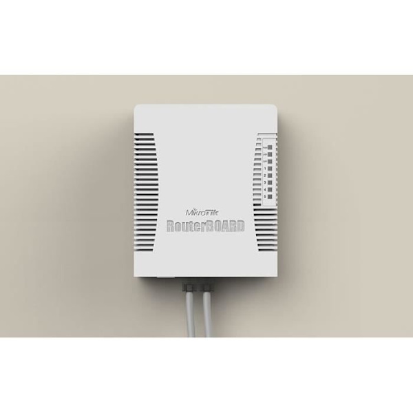 Mikrotik hEX PoE kytketty reititin valkoinen