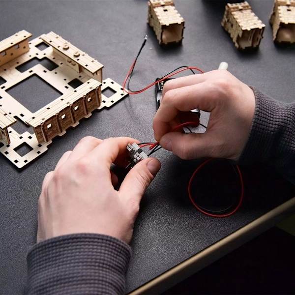 Puzzle 3D 340 dele Ugears Fyrtårn af Alexandria med lys Træ Naturligt komposittræ
