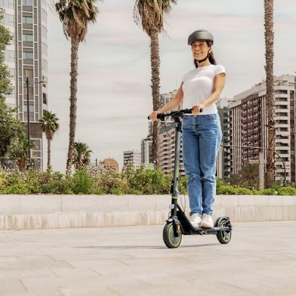 Cecotec Bongo D30 el-scooter. 350 W, maksimalt 650 W, 270 WH batteri, 30 km rækkevidde, 8,5” hjul, elektrisk foran og bagpå