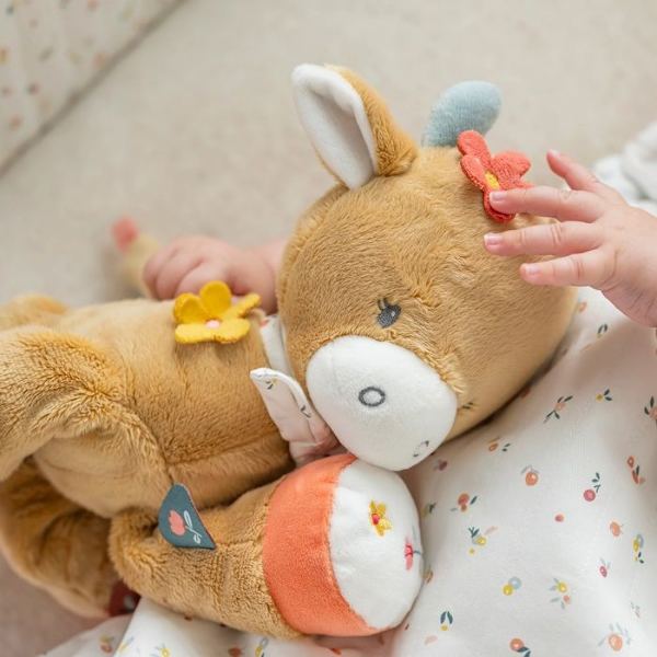 Aktivitets bamse - Nattou - Ko Mila - 45 cm - Integreret rasle - Bidering - Spejl orange