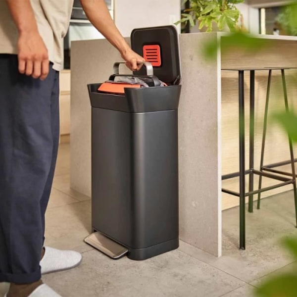 JOSEPH JOSEPH Titan Bin avfallskomprimator 30 liter Carbon Black