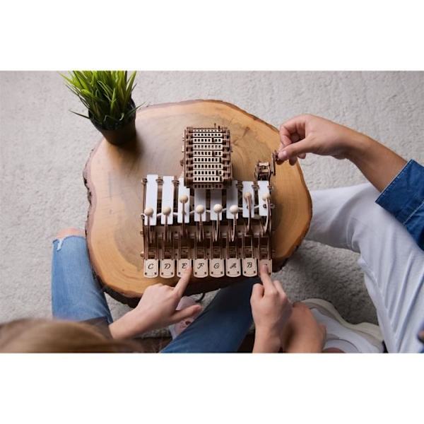 UGEARS DIY musikinstrumentsæt - træmodel til at bygge mekanisk Celesta, spilledåse og xylofon