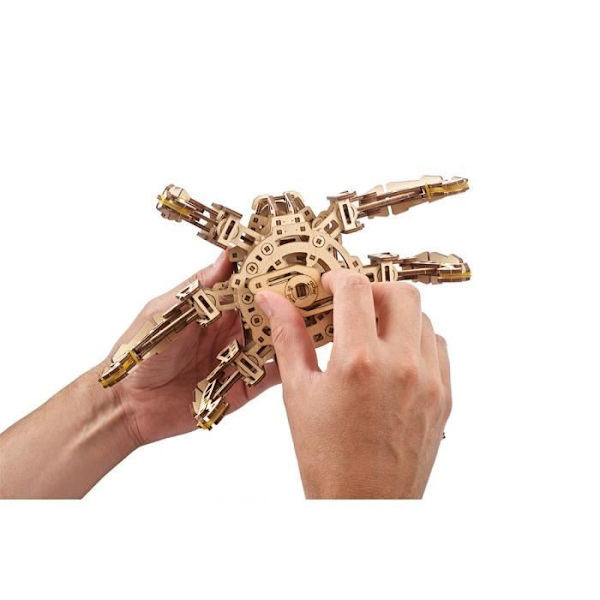 UGEARS Hexapod Explorer 3D-pulma – tee-se-itse puinen robottimalli aikuisten ja lasten palapelin rakentamiseen tehokkaalla jousimoottorilla