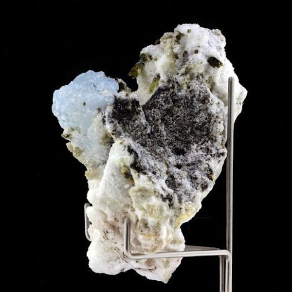 Sten og mineraler. Alkali-beryl + turmalin. 628,0 ct. Deo Darrah, Badakhshan, Afghanistan. Grön