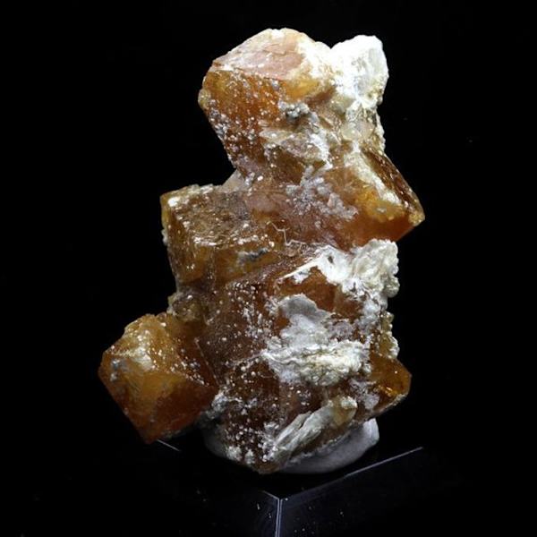 Kivet ja mineraalit. Scheelite. 438,0 senttiä. Pingwun beryllikaivos, Mianyang, Sichuan, Kiina.