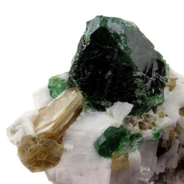 Kivet ja mineraalit. Kromi turmaliini. 148,0 ct. Merelani Hills, Tansania.