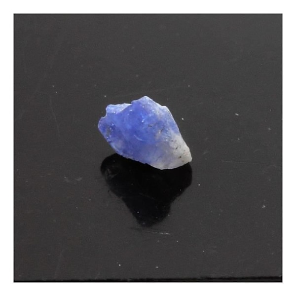 Stenar och mineraler. Benitoite. 0,145 ct. San Benito Co., Kalifornien, USA.