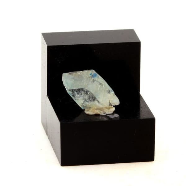 Stenar och mineraler. Euklas. 3,04 cent. Parelhas, Rio Grande do Norte, Brasilien.