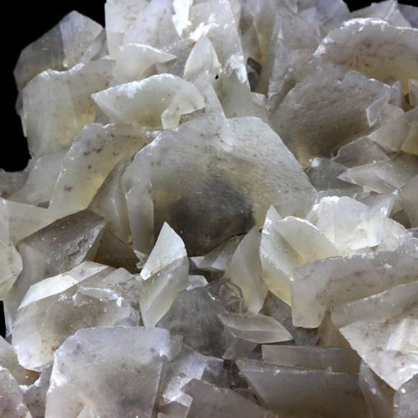 Stenar och mineraler. Kalcit. 2673,0 ct. Lamalou-les-Bains, Hérault, Frankrike..